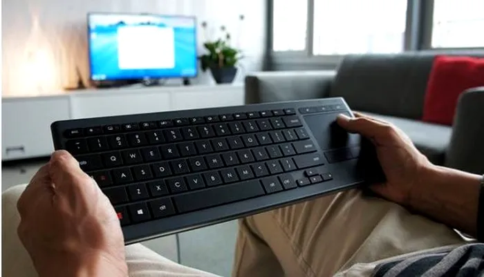 Logitech-K830
