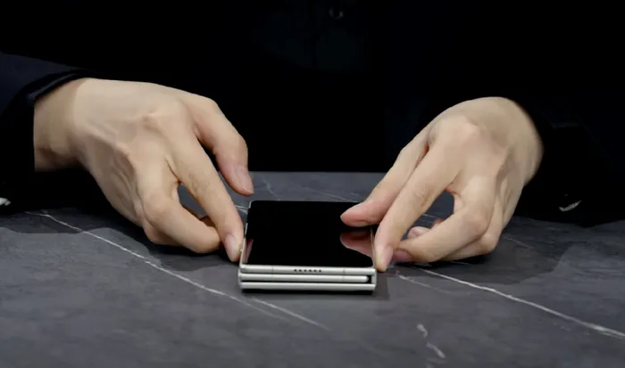 Tecno Primul telefon in forma de G spartphone 2