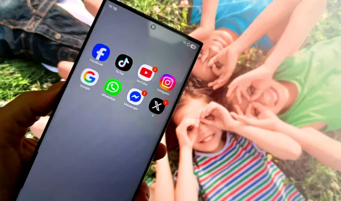 Interzicere retele sociale tineri
