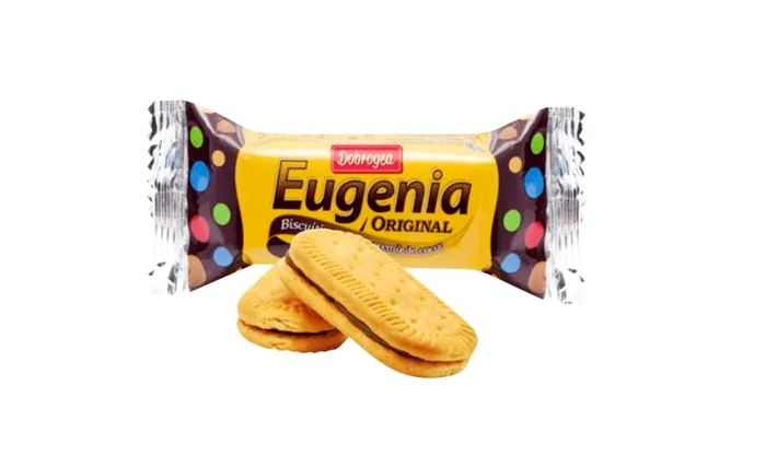 Biscuiti Eugenia Dobrogea cu crema de cacao.