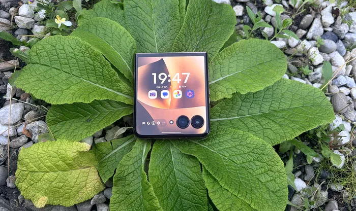 Ecranul extern de la Motorola RAZR 70 Ultra este mai util decât crezi