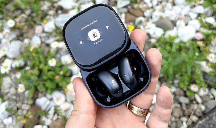 Soundcore Liberty 5 Pro Max te ajută să setezi câțiva parametri de audiție din carcasă