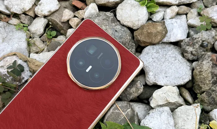Configurația de camere de pe HONOR Magic V6