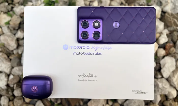 Motorola Signature Edition + moto buds 2 plus