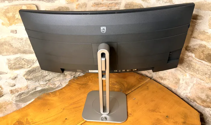 Philips 34B2U5600C este un monitor solid din orice perspectivă