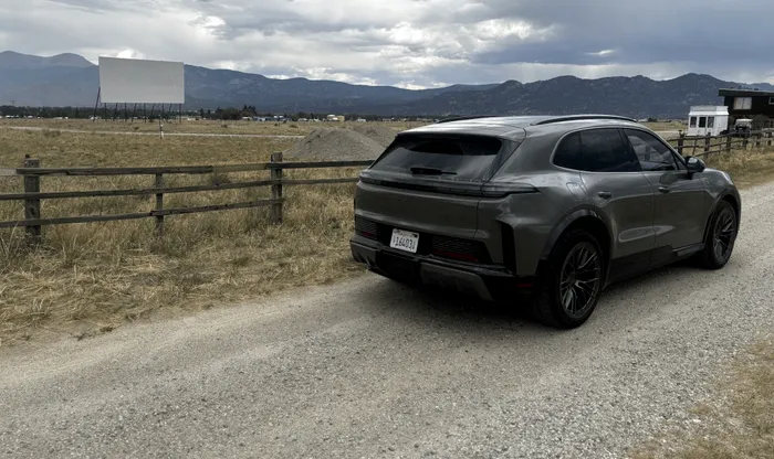 Porsche Cayenne Turbo Electric, testat off-road