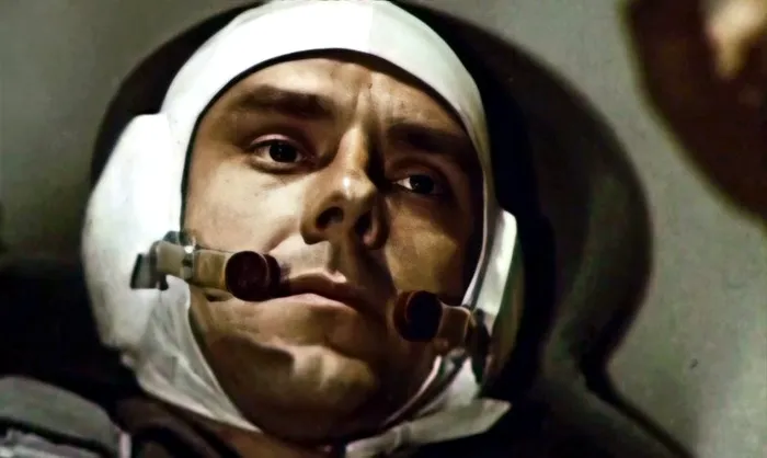 Vladimir Komarov căzut din spațiu