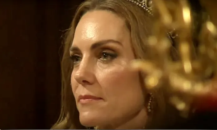 Kate Middleton, observată cu lacrimi în ochi, la dineu (Foto: captura video)