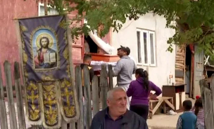 Ce s-a întâmplat la înmormântarea fetiței din Dâmbovița ucisă de olandez