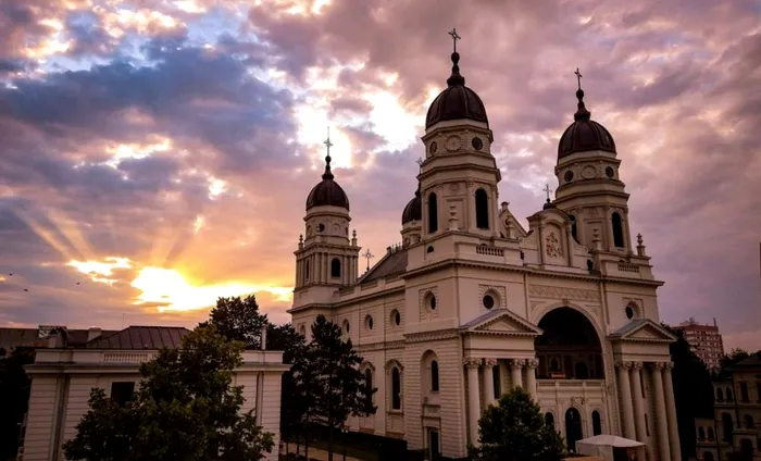 Biserica Sfânta Parascheva de la Iași, dărâmată din temelii. Ce s-a întâmplat cu monumentul și cine a refăcut construcția