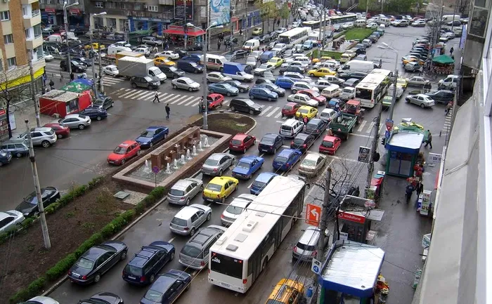 Ce taxe vom plăti pentru a circula cu mașina prin București. Amenzile sunt usturătoare