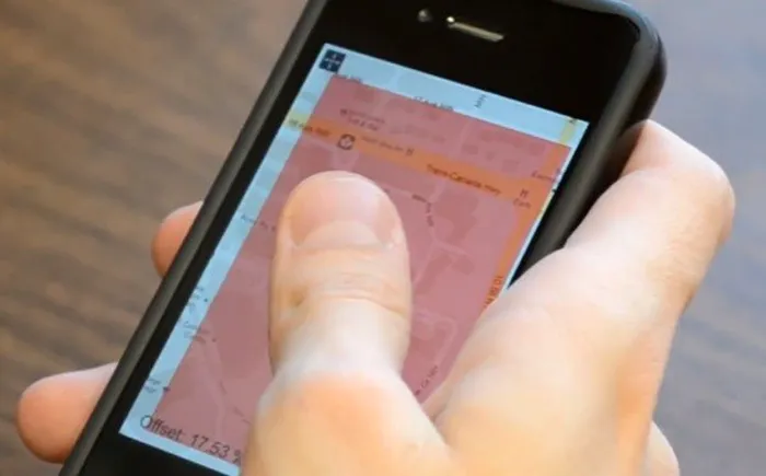 Utilizarea telefonului cu ajutorul Fat Thumb