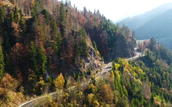 Transfăgărășanul de Ardeal este drumul care șerpuiește spre stațiunea Colibița