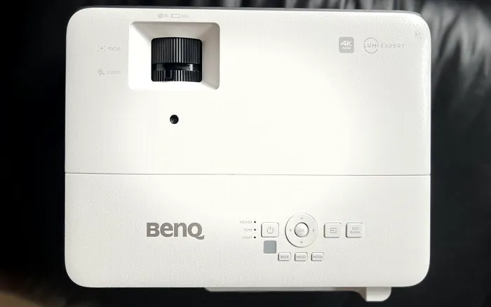 Benq TK700STi 4K HDR - butoane
