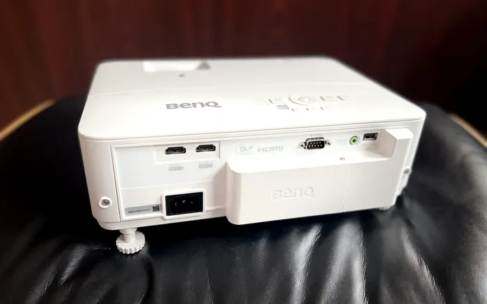Benq TK700STi 4K HDR - conectică
