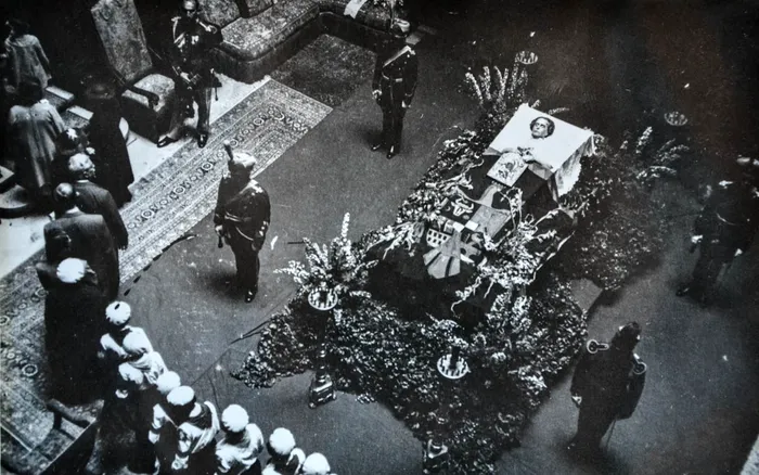 Înmormântarea Reginei Maria a României. Foto Arhivele Naționale ale României