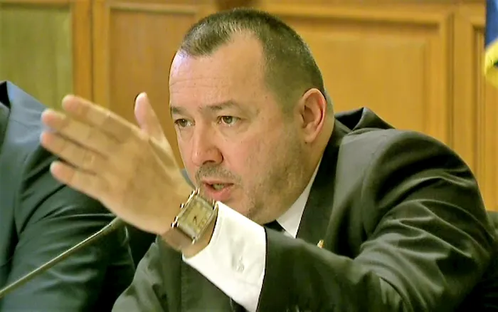 Cătălin Rădulescu îi „mitraliază" pe bugetari și le spune să dea banii înapoi