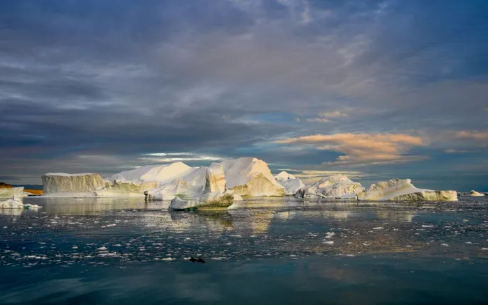 Stratul de gheață din Groenlanda se topește într-un ritm din ce în ce mai accelerat