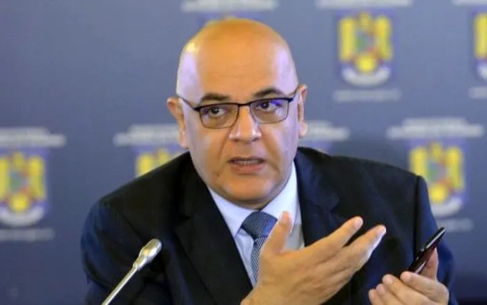 Creșterea numărului de noi cazuri, peste pragul de 10.000 de noi infectări, sunt motivul acestor restricții, spun oficialii.