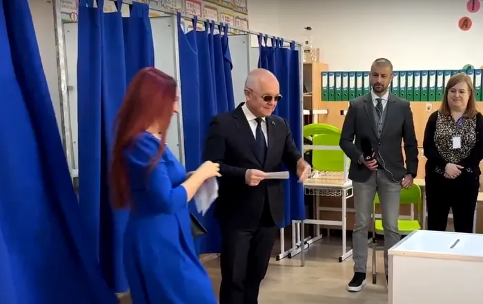 Emil si Oana Boc au venit la vot