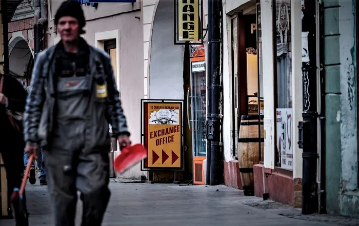 Curs valutar BNR miercuri, 9 octombrie: Cât a ajuns să coste euro la casele de schimb