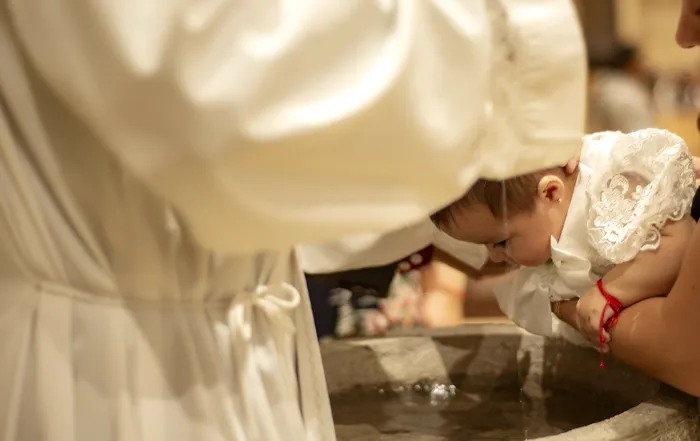 De ce pun românii nume de sfinți copiilor. De unde vine această tradiție și ce spun preoții despre acest obicei