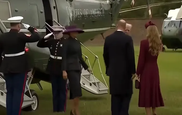 Melania, lăsată în urmă de Donald Trump, la coborârea din elicopter