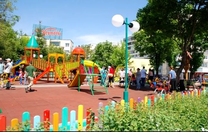 O fetiță de 3 ani, în comă după ce a înghițit o pastilă de ecstasy găsită la locul de joacă