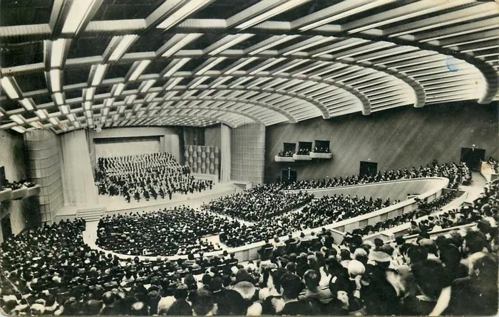 Ce a vrut să facă Nicolae Ceaușescu la Sala Palatului. Povestea clădirii menite să îi „emancipeze” pe români