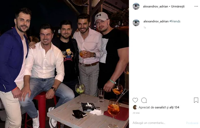 Adrial Alexandrov alături de prietenii săi