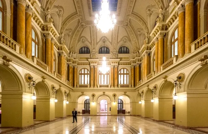 Interiorul clădirii BNR