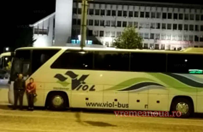 Inscripție revoltătoare pe un autocar, în centul Vasluiului