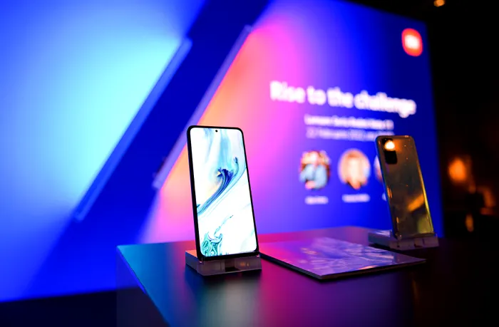 Xiaomi a anunțat astăzi lansarea seriei Redmi Note 11 în România. Cele patru noi telefoane inteligente, Redmi Note 11 Pro 5G, Redmi Note 11 Pro, Redmi Note 11S și Redmi Note 11 ridică standardele în industrie și aduc specificații și funcții flagship la prețuri accesibile. Seria Redmi Note 11 are upgrade-uri semnificative la nivel de cameră, viteză de încărcare, display și sisteme de procesare. Aduce setup-uri la nivel flagship pentru fotografii incredibile, ecrane plate FHD+ AMOLED DotDisplay cu rate de refresh de până la 120Hz, procesoare puternice și baterii de 5,000 mAh, ce se încarcă rapid la 67W sau 33W. Tot astăzi, au fost anunțate și noile produse inteligente pentru casă, seriile Xiaomi Smart Air Purifier 4 și Mi Robot Vacuum Mop 2, cu prețuri începând de la 749 de lei, respectiv 1099 lei. 