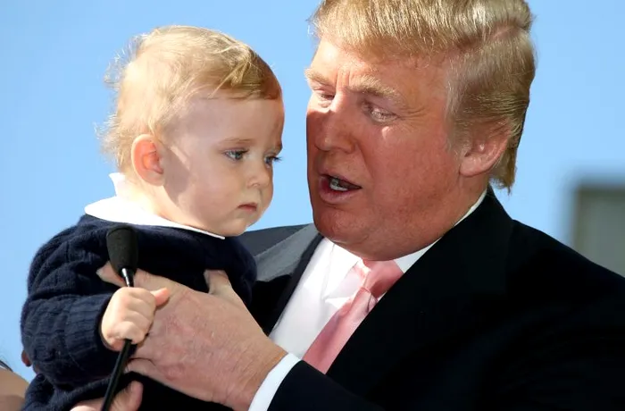Micuțul Barron Trump a fost în lumina reflectoarelor încă de la naștere, datorită acțiunilor tatălui său, Donald Trump.