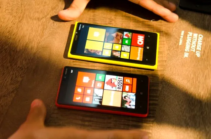 Nokia Lumia 920 si Lumia 820