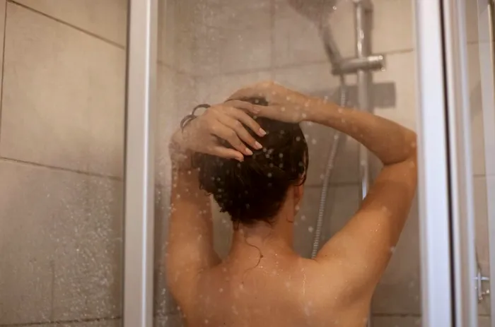 Prima parte a corpului pe care trebuie să o speli când faci duș