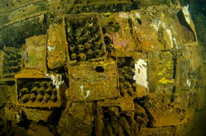 Epavele din Truk sunt frecvente după operațiunea Hailstone din cel de-al Doilea Război Mondial