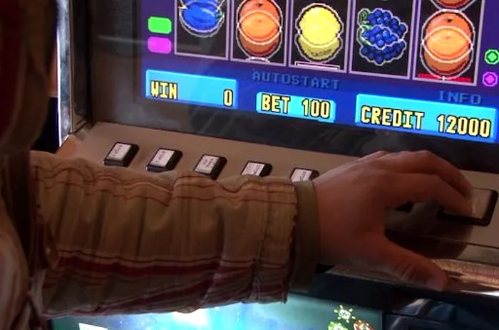 Un tânăr din Gorj a spart 11 aparate dintr-o agenție de noroc după ce a pierdut 10.000 de lei la păcănele. Paguba produsă a fost de 100.000 de euro 