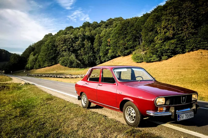 De ce iubesc românii Dacia, dar ar prefera orice altceva. 3 motive care-ți arată de ce mașina românească nu se demodează