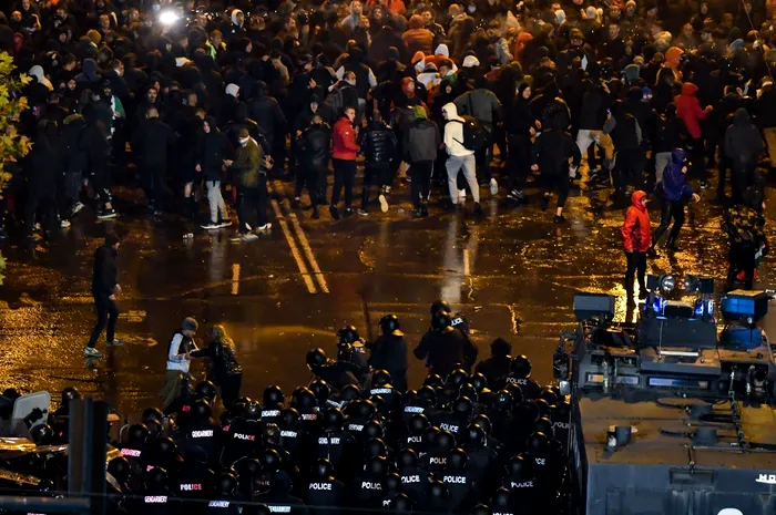 Lupte de stradă la Sofia între suporteri și jandarmi. Șefii Federației Bulgare de Fotbal, acuzați de corupție