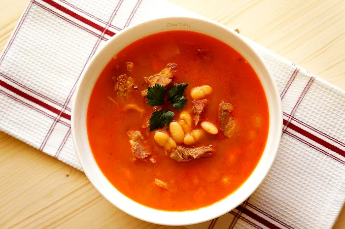 Trucul pentru cea mai bună ciorbă de fasole. Nu trebuie nici să o mai pui la înmuiat, secretul pe care vei regreta că nu l-ai știut