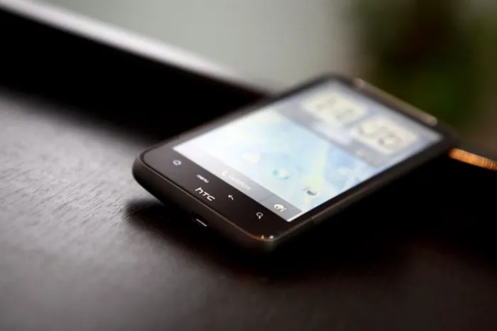 telefoane, spartphone, HTC, HTC Desire HD, HTC Desire HD review, display, LCD capacitiv, Android, Android 2.2, Android 2.2 Froyo, carcasa, carduri, SIM, HD, 720p, Sense, HTCSense, portal, aplicatii, widget, teme, personalizare, Twitter, Facebook, Exchange, contacte unificate, tastatura virtuala, mesaje, mesagerie, e-mail, WiFi, hotspot, USB tethering, browser, procesor, Snapdragon, memorie, Adreno 205, baterie, autonomie, multimedia, camera 8 MP, Google Maps, TomTom,, harti, navigatie, GPS, Latitude, Locations,  