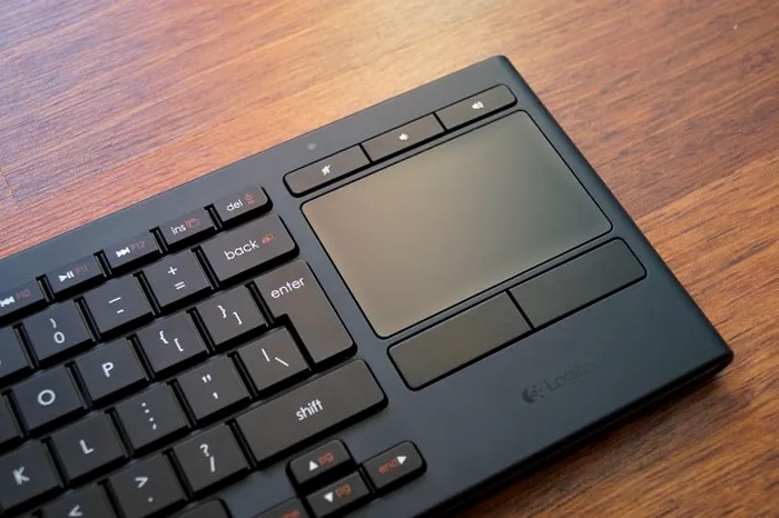 Logitech K830 Review (2)