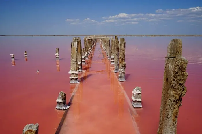 Lacul roz – un lac unic