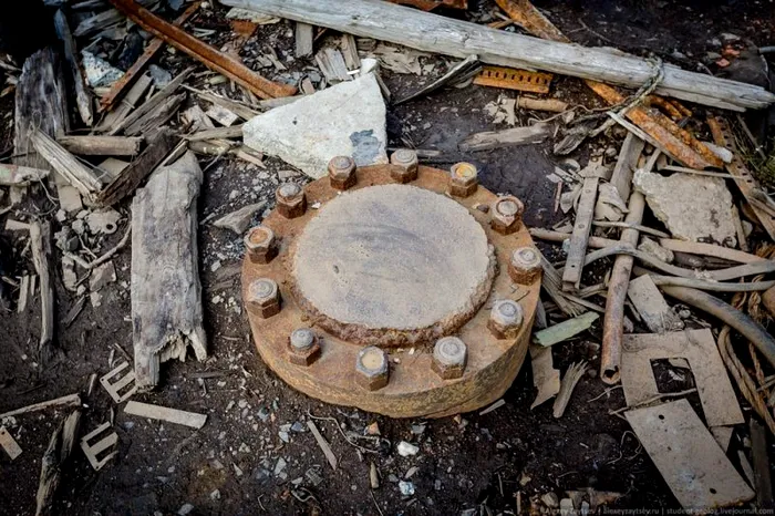 adâncă gaură pământ