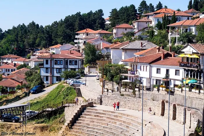 Stațiunea Ohrid din Macedonia a devenit un loc propice pentru achiziții imobiliare pentru români datorită prețurilor scăzute și oportunităților în turism.