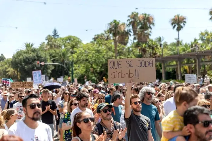 Cazările turistice precum Airbnb au fost acuzate de creșterea vertiginoasă a prețurilor chiriilor în Malaga.