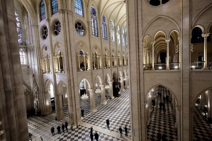 Această fotografie oferă o vedere generală a interiorului catedralei Notre-Dame. Credit foto Christophe Petit TessonAFPGetty Images.