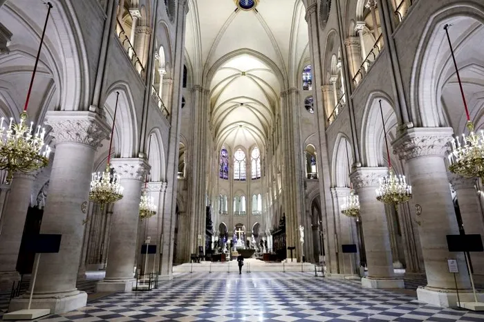 Nava catedralei Notre-Dame