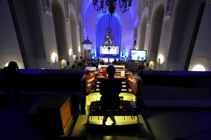 Experimentul a demonstrat limitele AI în locul empatiei și conexiunii umane, subliniind în același timp potențialul noilor tehnologii în viața bisericii.